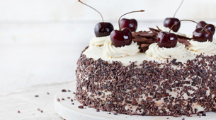 Kremasta torta sa višnjama