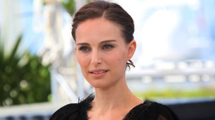 Natali Portman kao Džeki Kenedi