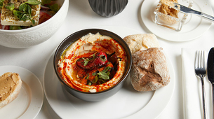Domaći humus sa ljutom paprikom
