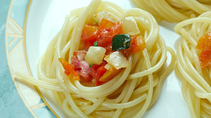 Špageti sa povrćem i sirom