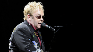 Elton Džon govori o svojim najupečatljivijim odevnim kombinacijama