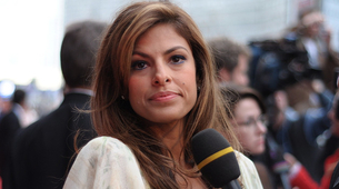 Eva Mendes ponovo u javnosti: Glumica zablistala u stajligu koji je ponovo u trendu