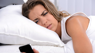 Zašto nije dobro da proveravate mobilni pre spavanja?