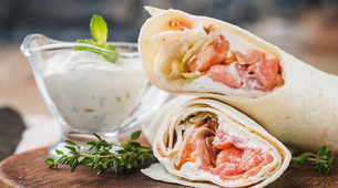Tortilja sa lososom i ananasom