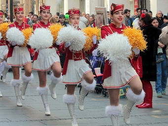 Mažoretkinje prodefilovale u čast Praznika mimoze