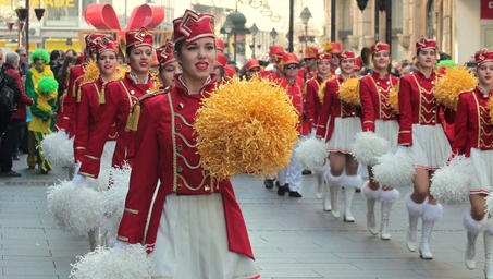 Mažoretkinje prodefilovale u čast Praznika mimoze